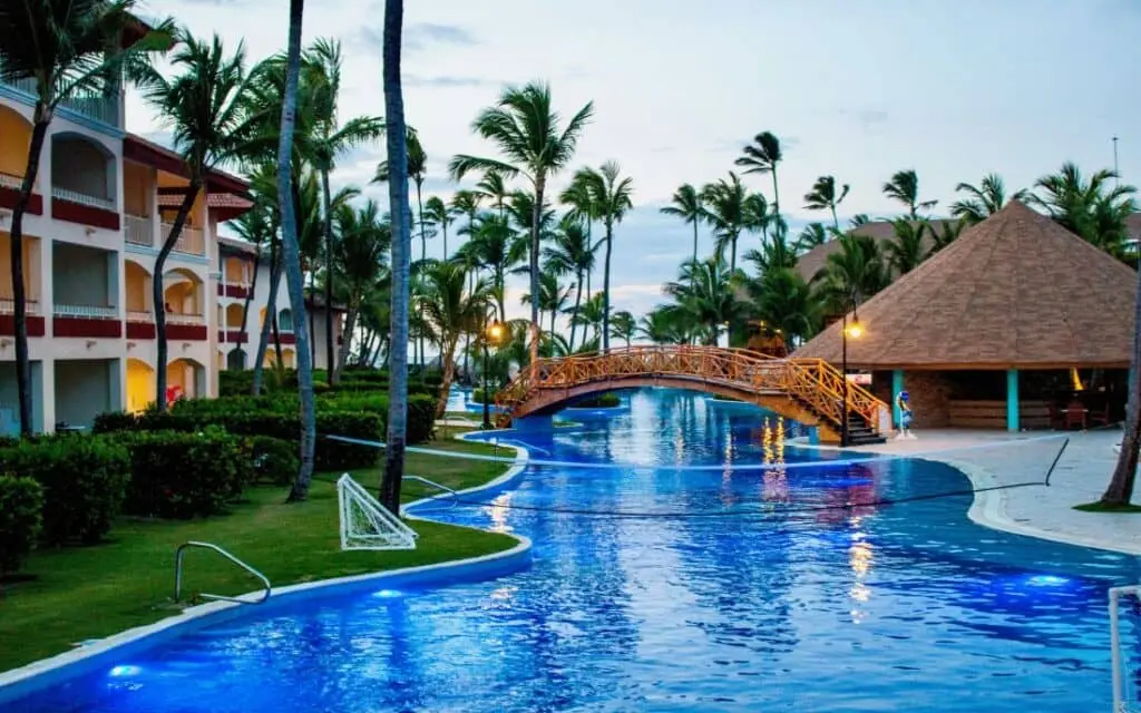 How Fiberglass Pool Renovation